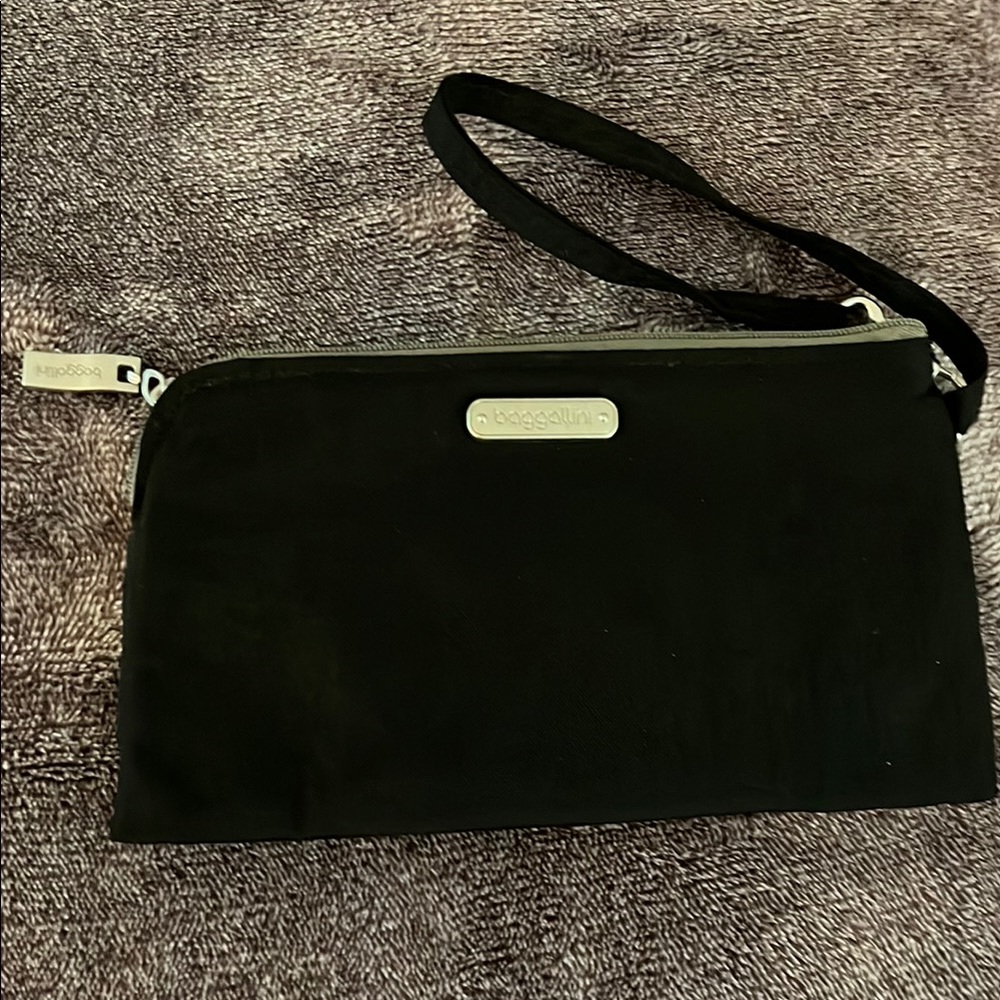 Baggallini Black Wristlet